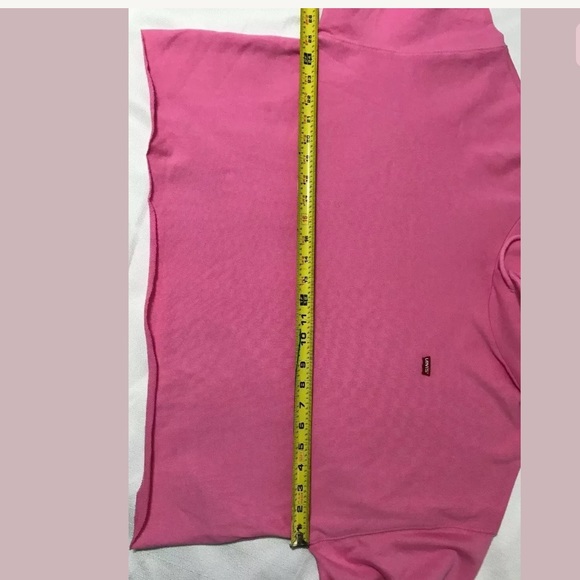 🌹Levi’s Women Raw Cut Hem Cropped Pink Hoodie NEW - Picture 5 of 8